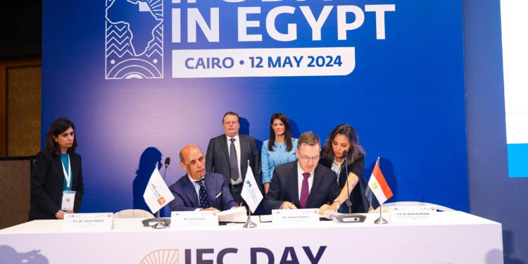 اتفاقية بنك القاهرة ومؤسسة التمويل الدولية توقيع اتفاقية بين بنك القاهرة ومؤسسة التمويل الدولية بقيمة 100 مليون دولار