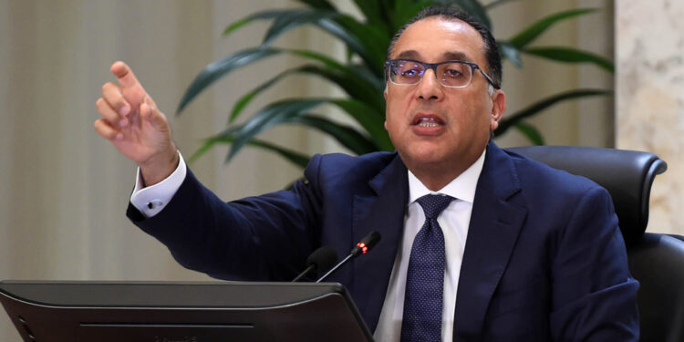 رئيس الوزراء: نحرص على زيادة المعروض من السلع الأساسية والتموينية واللحوم بأسعار مناسبة