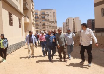رئيس جهاز العاشر من رمضان يتفقد وحدات المبادرة الرئاسية ” سكن لكل المصريين “