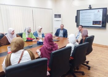 زيارة وفد طلابي من جامعة عين شمس لمصانع العاشر من رمضان