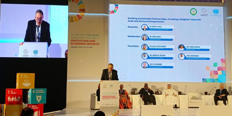 أحمد الوكيل  الوكيل: 20% فقط من المنح الواردة للقارة الإفريقية يستخدم فى التنمية الاقتصادية