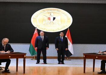 رئيس الرقابة المالية وسفير بلاروسيا الرقابة المالية توقع مذكرة مع سفير بيلاروسيا لتعزيز مشاركة المستثمرين في سوق الأوراق المالية بالبلدين