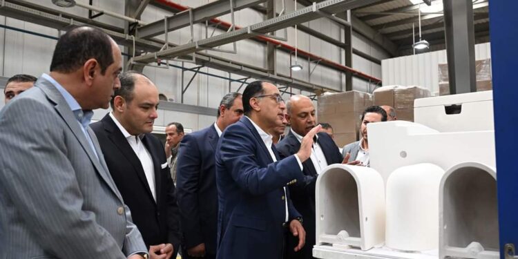 تجارية الجيزة: زيارة رئيس الوزراء لمصانع العاشر اليوم يؤكد الرغبة الجادة فى دعم الصناعة المصرية