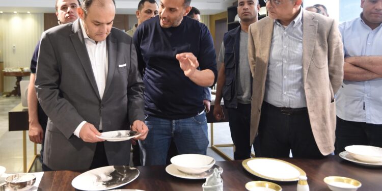 الشركة المصرية الألمانية لصناع البورسلين وزير التجارة والصناعة يزور مصانع الشركة المصرية الألمانية لصناعة البورسلين