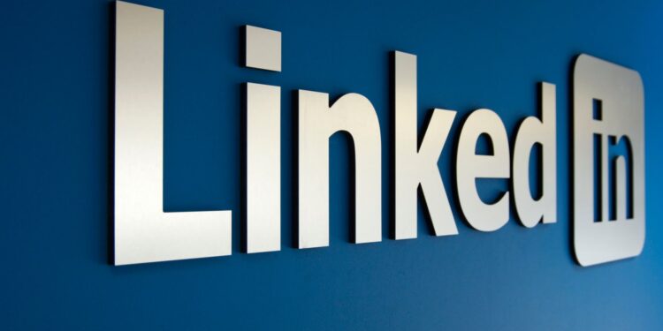 كيف تجذب جهات التوظيف إلى حسابك على LinkedIn؟