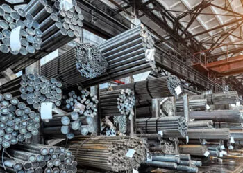 سعر الحديد يتراجع من أعلى مستوياته في شهر مع استمرار المخاوف بشأن الطلب.. تفاصيل