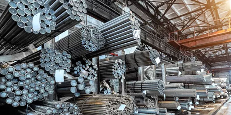 سعر الحديد يتراجع من أعلى مستوياته في شهر مع استمرار المخاوف بشأن الطلب.. تفاصيل