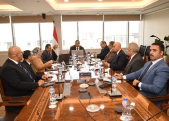 وزير الإسكان يستعرض مقترحات تعظيم دور الهيئة العامة للتنمية السياحية.. وتحقيق أعلى معدلات الاستثمار السياحى