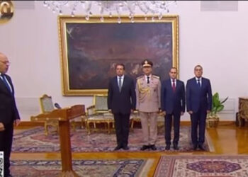 محمد جبران يُؤدي اليمين الدُستورية وزيرًا للعمل أمام الرئيس السيسي