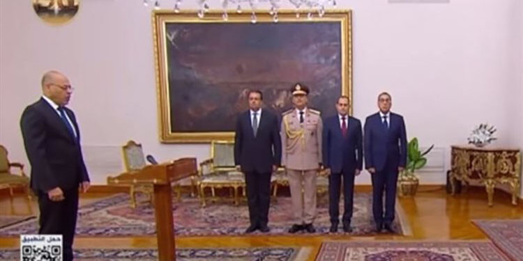محمد جبران يُؤدي اليمين الدُستورية وزيرًا للعمل أمام الرئيس السيسي