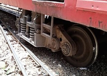 خروج عجلات عربة قطار مطروح محرم بك عن القضبان دون إصابات