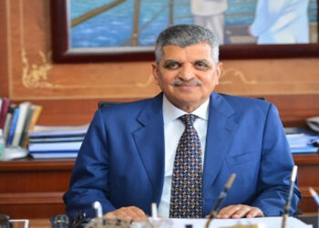 الفريق أسامة ربيع يبحث تأثير تطورات الأوضاع في منطقة البحر الأحمر مع الأمين العام للرابطة الدولية