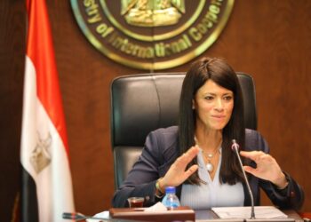 وزيرة التخطيط والتعاون الدولي تتابع سير العمل بديوان عام الوزارة وتواصل اللقاءات مع مديري ومسئولي القطاعات