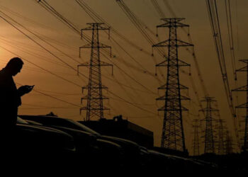 شركة جنوب أفريقيا تحتفل بعدم قطع الكهرباء منذ 100 يوم