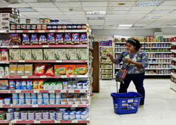 مدبولي يتابع جهود توافر السلع وضبط الأسواق            