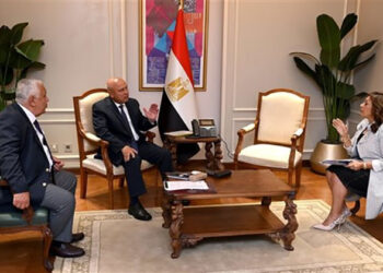 كامل الوزير يبحث مع رئيس المجلس التصديري للملابس الجاهزة سبل التنمية