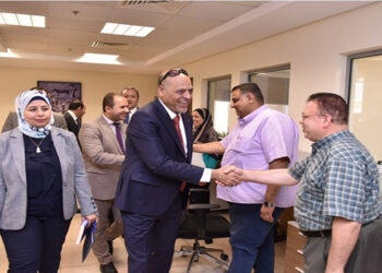 وزير العمل يَتفقد مكاتب العاملين بمقر “العاصمة الإدارية ” ويحثهم على تكثيف الجهود لتنفيذ “خطة الوزارة”