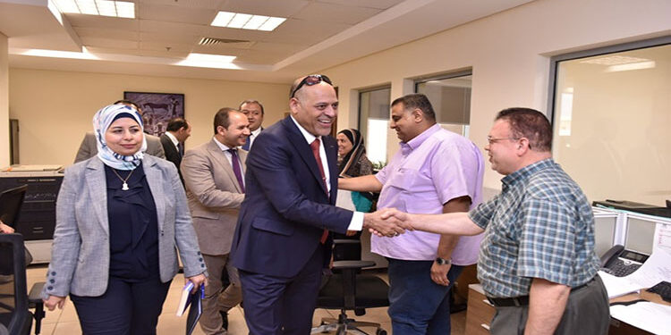 وزير العمل يَتفقد مكاتب العاملين بمقر “العاصمة الإدارية ” ويحثهم على تكثيف الجهود لتنفيذ “خطة الوزارة”