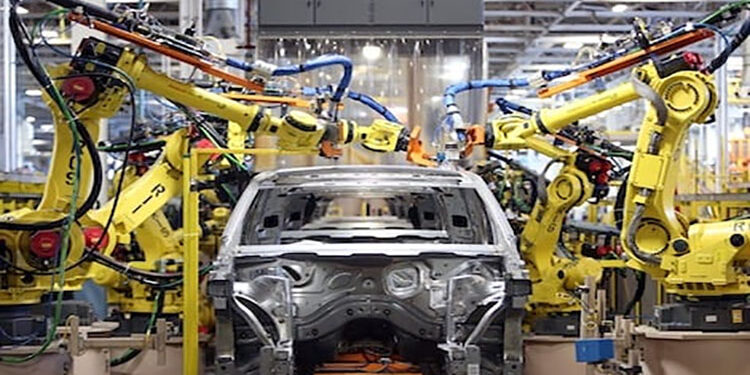 الوزير يبحث توطين صناعة السيارات في مصر: نمتلك كافة الإمكانات والمقومات  