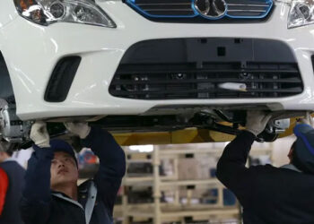 تصل لـ 38% .. الاتحاد الأوروبي يعلن فرض رسوما جمركية على السيارات الكهربائية الصينية