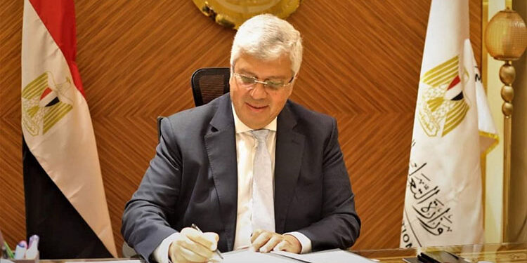 أيمن عاشور وزير التعليم العالي أيمن عاشور وزير التعليم العالي