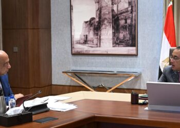 رئيس الوزراء يُشدد على أهمية الالتزام بوضع الخطة الخاصة بوقف تخفيف الأحمال بنهاية عام 2024