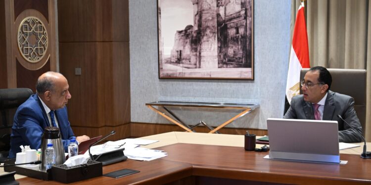 رئيس الوزراء يُشدد على أهمية الالتزام بوضع الخطة الخاصة بوقف تخفيف الأحمال بنهاية عام 2024