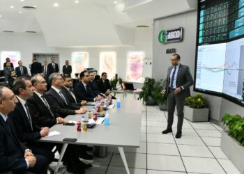 وزير البترول يجري جولة تفقدية فى مركز التحكم القومى للغاز الطبيعى بشركة جاسكو