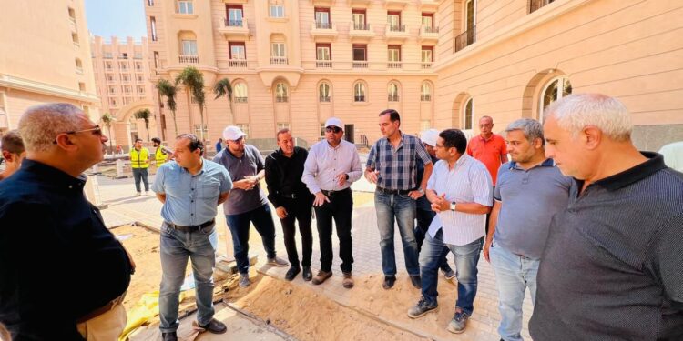 رئيس جهاز العاصمة الإدارية الجديدة يتابع موقف تنفيذ المشروعات بحي “جاردن سيتي الجديدة”