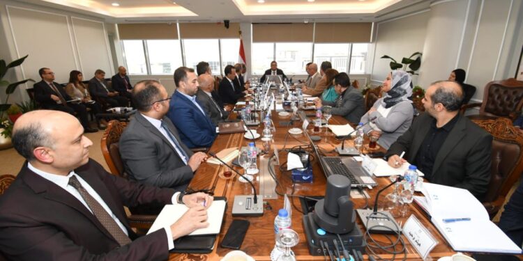 وزير الإسكان يتابع موقف خدمات مياه الشرب والصرف الصحى على مستوى الجمهورية.. والمشروعات الجارى تنفيذها