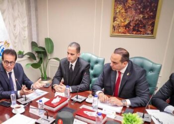 نائب رئيس الوزراء ووزير الصحة يتابع الموقف التنفيذي لربط وتحليل ومعالجة كافة بيانات القطاع الصحي