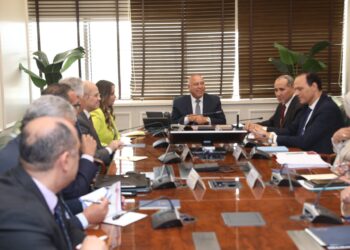 وزير الصناعه والنقل