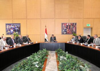 وزير الإسكان يتابع سير العمل بهيئة المجتمعات العمرانية وأجهزة المدن الجديدة