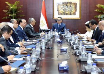 وزير الاستثمار يعقد لقاء موسع مع مع قيادات ورؤساء الهيئات