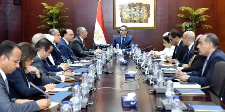 وزير الاستثمار يعقد لقاء موسع مع مع قيادات ورؤساء الهيئات