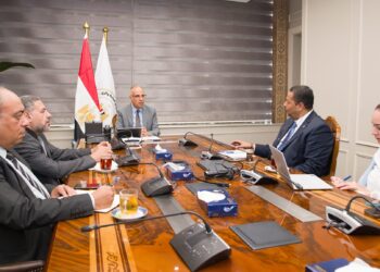 وزير الري يلتقى المدير الإقليمى للشرق الأوسط وشمال أفريقيا بصندوق المناخ الأخضر