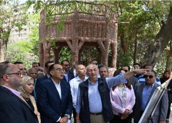 رئيس الوزراء يتفقد مشروع إعادة إحياء حديقة الأزبكية التراثية ومكوناتها
