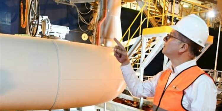 وزير البترول يتفقد تسهيلات سوميد ونقاط تسهيلات الغاز المستورد