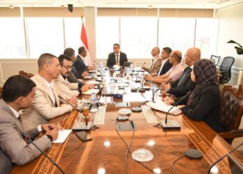 وزير الإسكان يتابع الموقف التنفيذى لمشروعات زيادة إمداد محطة مياه القاهرة الجديدة من المياه العكرة