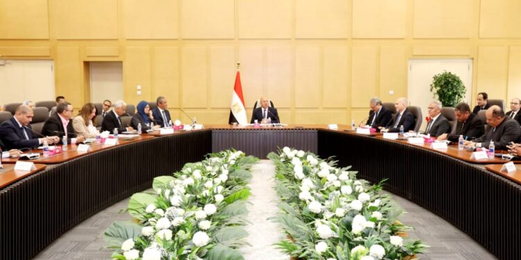 وزير النقل والصناعة يعقد لقاءً موسعاً مع قيادات وزارة الصناعة لتحديد مستهدفات المرحلة المقبلة