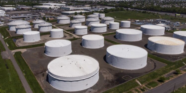 تراجع كبير في مخزونات النفط الأميركية