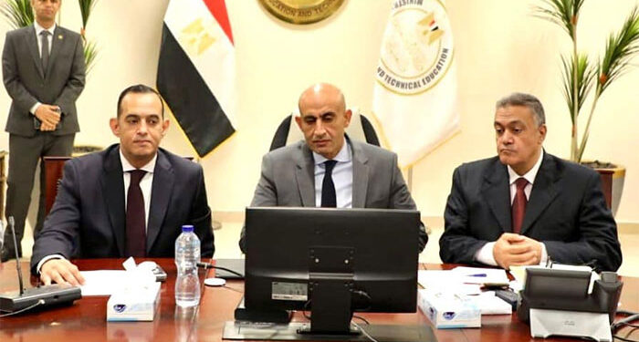 وزير التربية والتعليم يتابع امتحانات الثانوية العامة من خلال غرفة العمليات المركزية بالوزارة