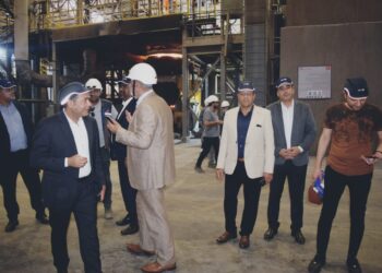 أيمن العشري : تنظيم زيارات لرجال الأعمال بالدول المختلفة للمصانع المصرية ضرورة