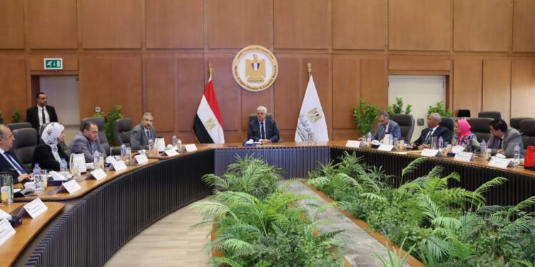 وزير التعليم العالي يؤكد دور المراكز والمعاهد البحثية كركيزة أساسية للتنمية المُستدامة في مصر
