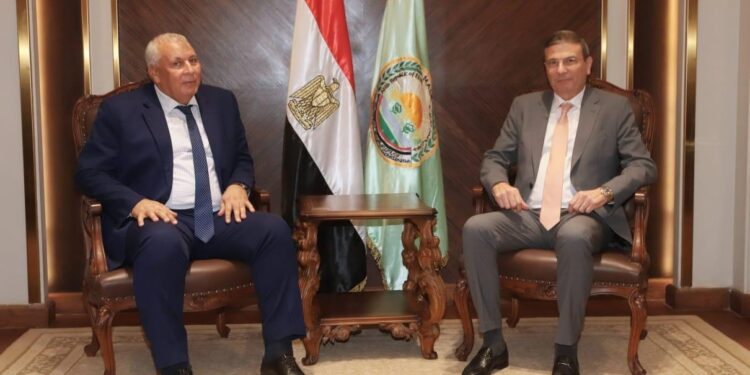 وزير الزراعة  وزير الزراعة يستقبل وفد كبير من الجامعة الصينية للعلوم الزراعية