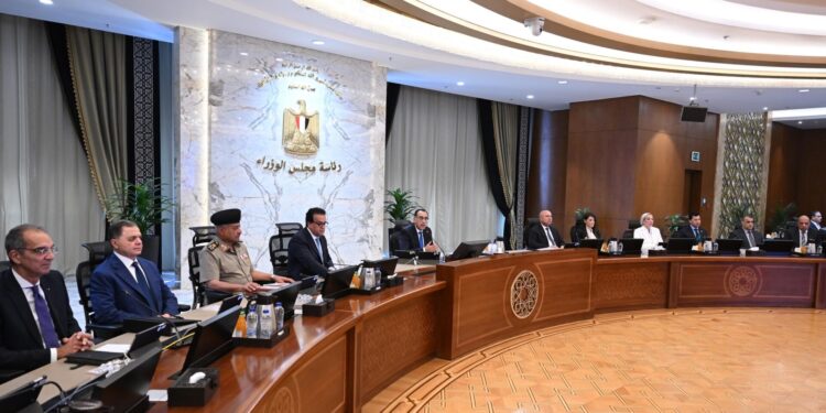 مدبولي: التواصل المستمر مع مجلس أمناء الحوار الوطني بهدف العمل على ترجمة توصيات ومخرجات المرحلة الأولى