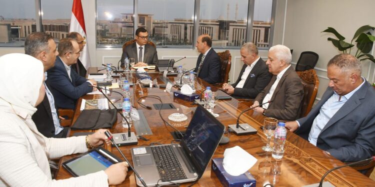 وزير الإسكان يتابع سير العمل بمشروع سد ومحطة “جوليوس نيريرى” الكهرومائية على نهر روفيجي بدولة تنزانيا