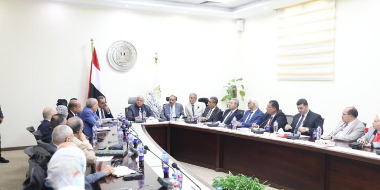 وزير التعليم العالي  وزير التعليم العالي يعقد اجتماعًا مع عمداء ورؤساء مجالس إدارة المعاهد العليا المُتميزة