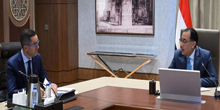 الخطيب لمدبولي: استقرار السياسات النقدية يجب أن تكون أهم الرسائل الموجهة للمستثمرين