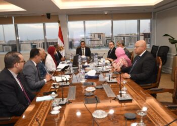 وزير الإسكان يستعرض جهود الهيئة العامة للتخطيط العمراني فى إعداد مخططات وبرامج التنمية على مستوى الجمهورية